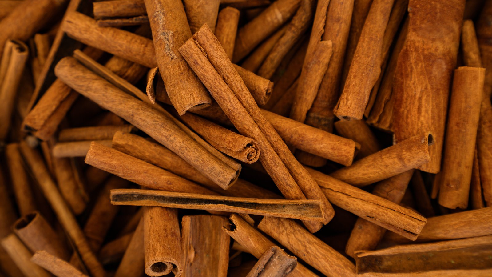 cinnamon sticks background